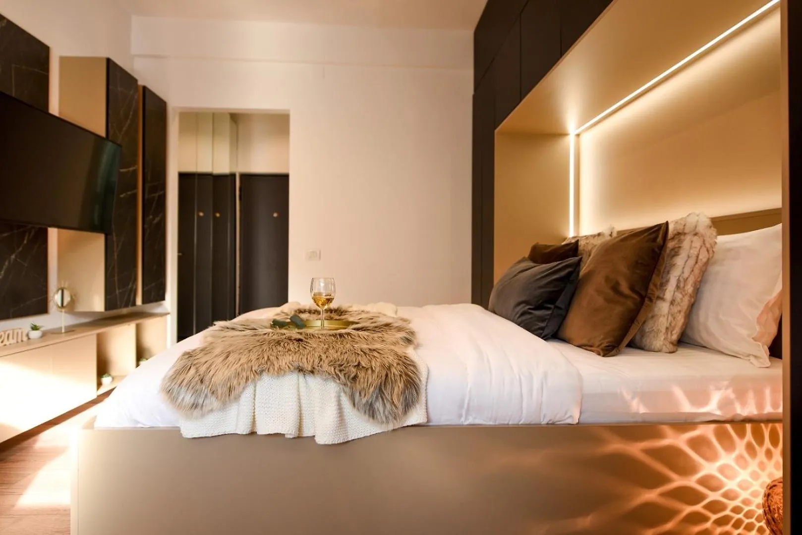 Apartment Calea Victoriei Elegance - Modern Studio Bucharest