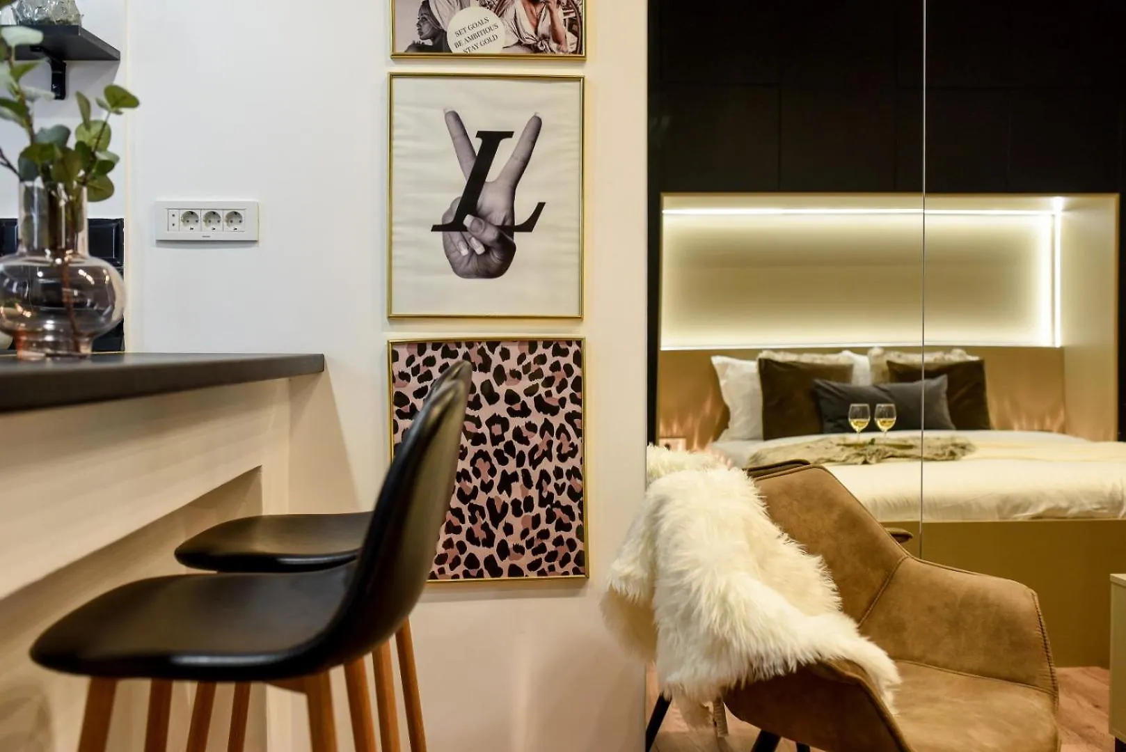 Calea Victoriei Elegance - Modern Studio Bucharest Romania