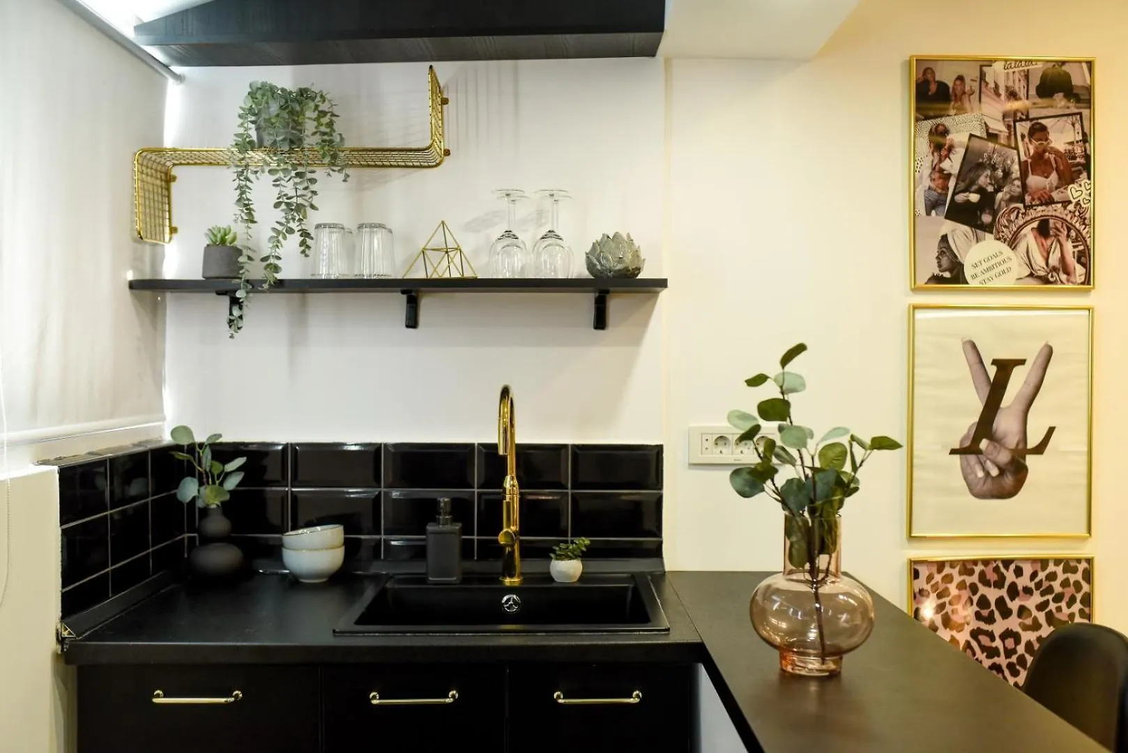 Apartment Calea Victoriei Elegance - Modern Studio Bucharest Romania
