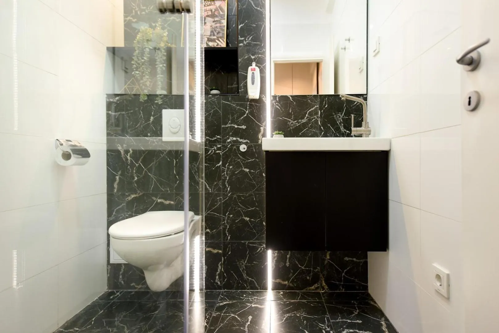 Calea Victoriei Elegance - Modern Studio Bucharest Romania