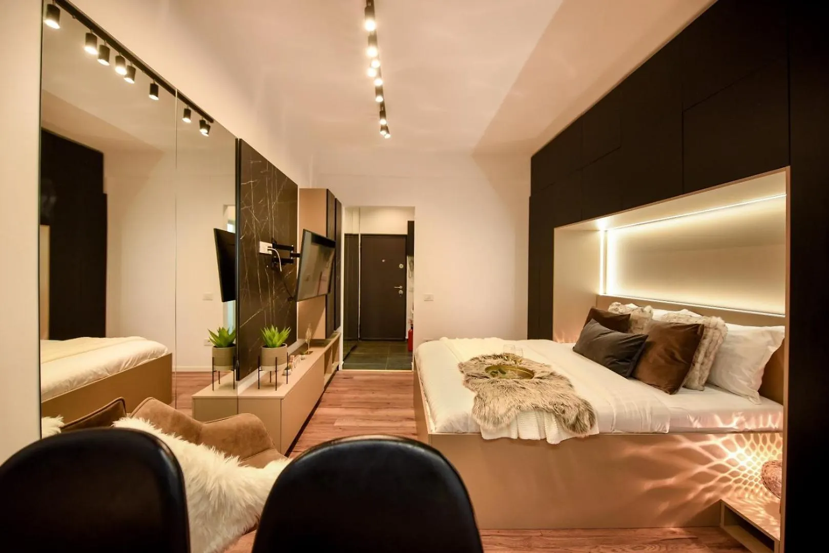 Calea Victoriei Elegance - Modern Studio Bucharest Apartment