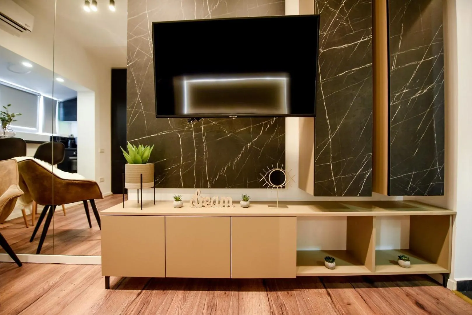 Calea Victoriei Elegance - Modern Studio Bucharest