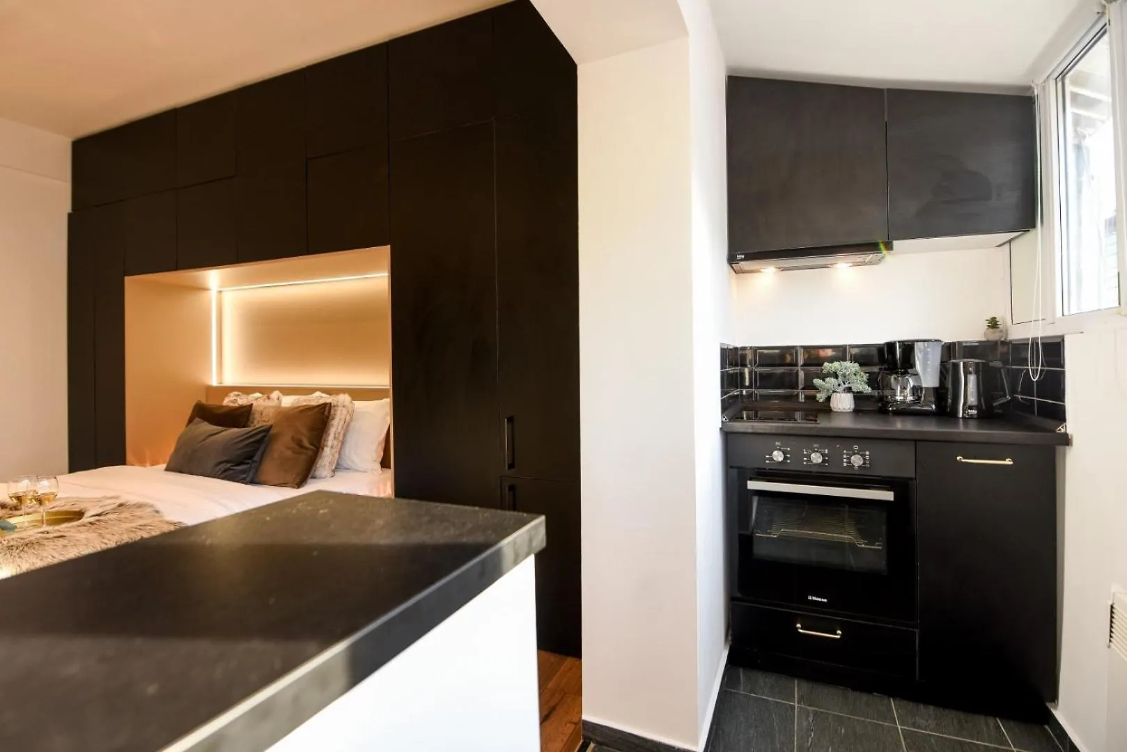 Apartment Calea Victoriei Elegance - Modern Studio Bucharest