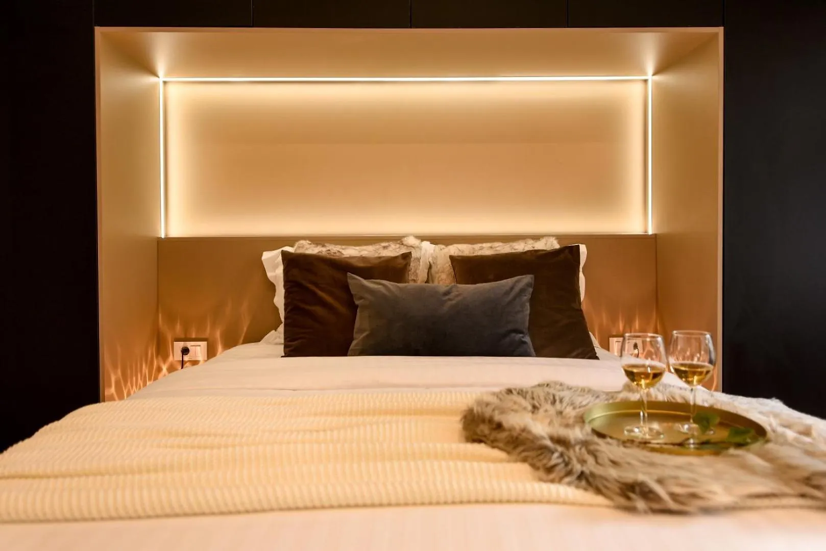 Calea Victoriei Elegance - Modern Studio Bucharest Romania