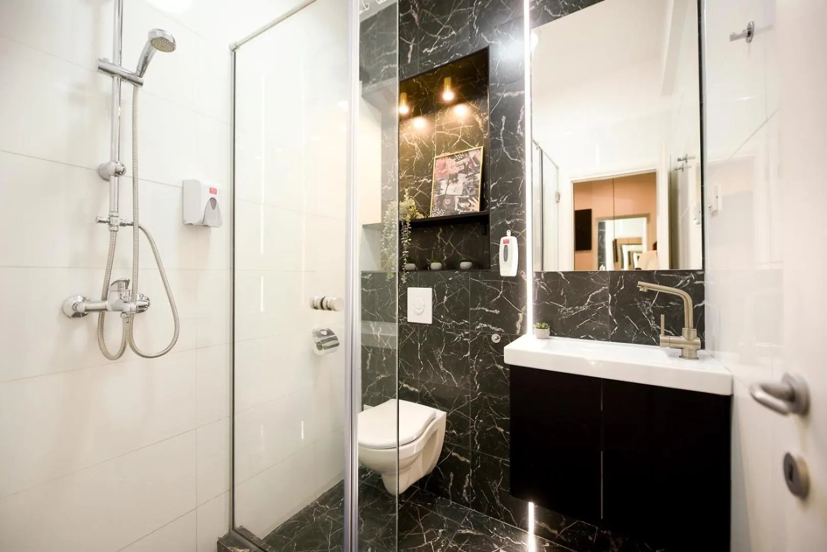 Calea Victoriei Elegance - Modern Studio Bucharest